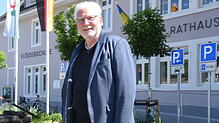 Fred Thelen vor dem früheren Wallbacher Rathaus.