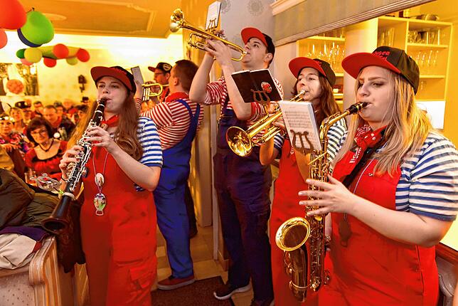 Bild 10: Eschinger Gaudimusikobed bringt beste Fasnetstimmung in die Gaststätten