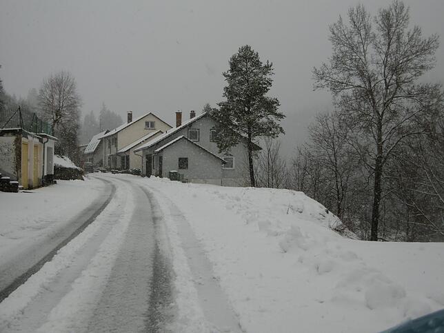 Heftiges Schneetreiben löste am Dienstag den Sturm ab. Das Bild entstand in der Cornelius-Heine-Straße in Vöhrenbach.