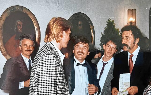 Auf ein Schwätzle so oft es geht (von links): Ernst Arnegger, Boris Becker, Albert Weber mit Sohn Christian und Manager Ion Tiriac.