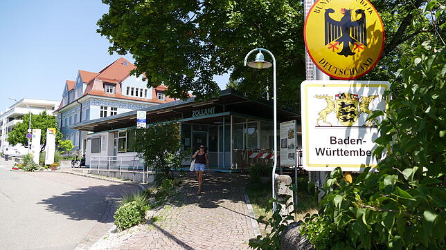 Damit das Zollareal an der Rheinbrücke an die Stadt übergehen kann, muss diese eine Planung vorlegen, die auch eine öffentliche Nutzung ...