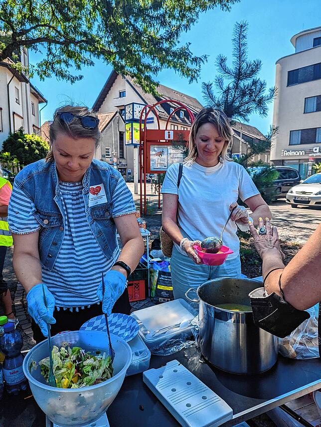 Sie verteilen jede Woche Essen an die Obdachlosen in Bad Säckingen – künftig soll dies in einem eigenen Vereinsheim einfacher werden.