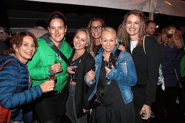 Bild 28: Konstanzer Weinfest 2025: Der Stephansplatz ist voll und die Stimmung prima