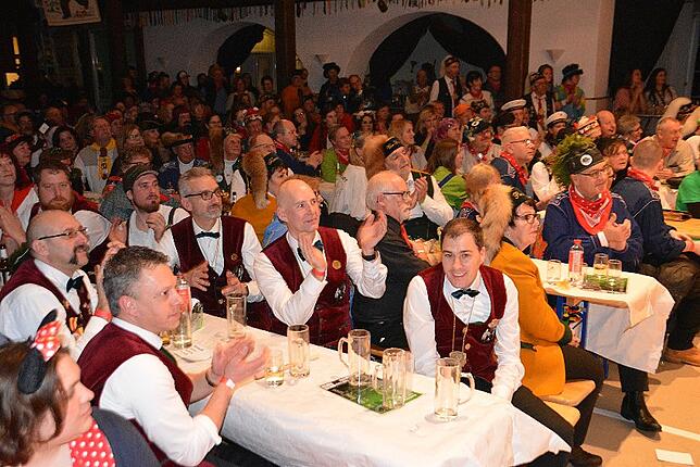 Bild 1: Narrentreffen der Urviecher-Zunft: Bilder vom Bunten Abend
