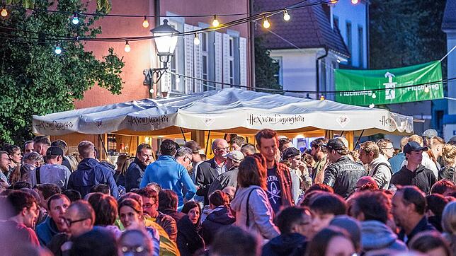In diesem Jahr kann das Konstanzer Weinfest endlich wieder stattfinden. Zuletzt lockte es die Besucher im Jahr 2019 auf den Stephansplatz.