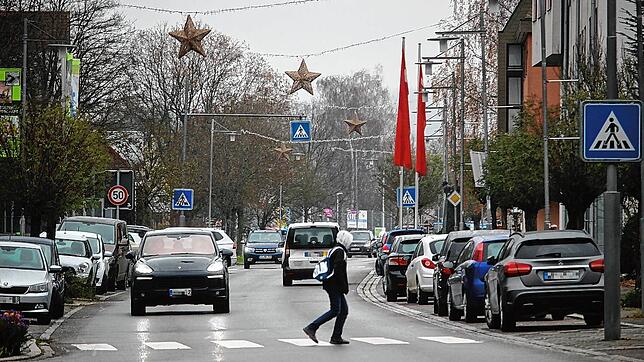 Blumberg am Freitag nach dem Einsatz der Kriminalpolizei gegen Unterstützer der verbotenen Organisation Kalifatstaat. Der Alltag läuft ...