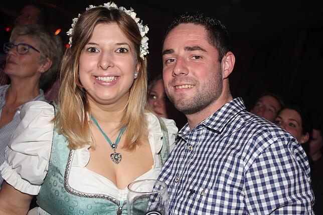 Bild 15: Volles Haus bei der Nikolausparty in Rietheim-Weilheim mit den Dorfrockern &ndash; die Bilder