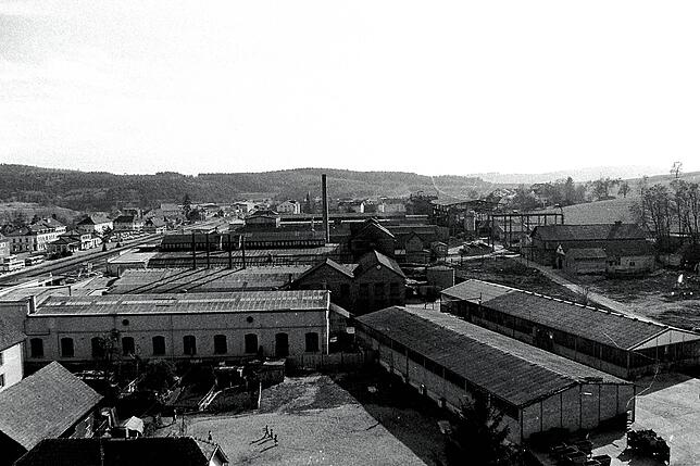 Ein Blick auf das Fahr-Areal, vermutlich vom ZG-Turmgebäude aus. Links im Hintergrund ist der Bereich des Bahnhofs zu sehen. Das Bild ...