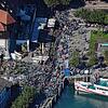 Demonstranten versammeln sich am Konstanzer Hafen