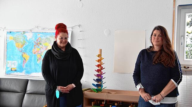 Severine Hellmuth (links) und Sabine Winkhardt arbeiten in der Kita im Grün in Litzelstetten. Durch die Corona-Krise hat sich ihr ...
