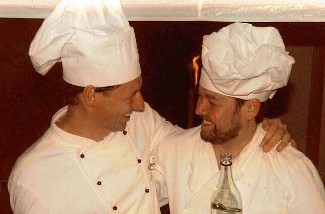 1995: Willi Nusser und Paul Woerz waren maßgeblich an der Organisation der Tafel beteiligt.