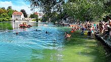 Das Rheinschwimmen ist ein großes Sommervergnügen. Am 11. August soll es wieder stattfinden. Bild: Stadtsportausschuss