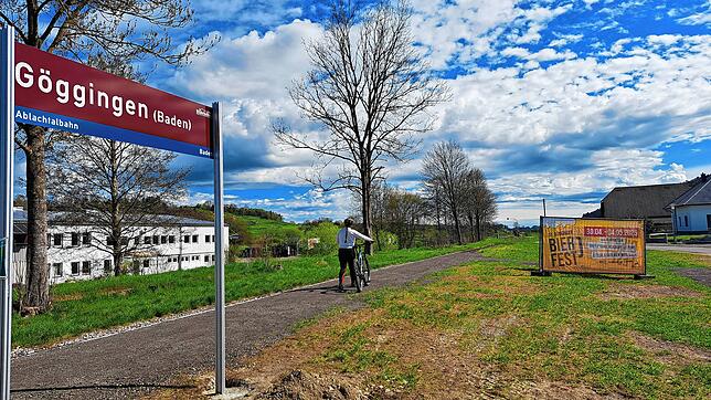 Fast fertig: Der neue Bahnsteig und Haltepunkt der Biberbahn in Göggingen. Bis zum Festgelände ist es nur ein kurzer Fußweg. Foto: ...