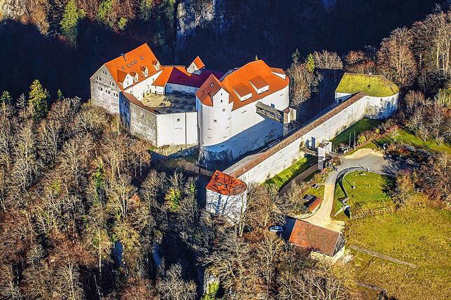Hoch über dem idyllischen Oberen Donautal liegt die Burg Wildenstein. Sie ist Ausgangspunkt für viele Wanderer und ein beliebtes ...