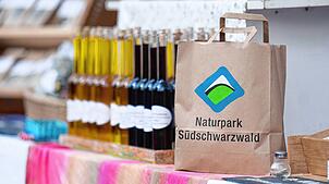 Am Naturpark-Markt können die Besucher regionale Produkte und traditionsreiches Kunsthandwerk erleben. Auch für das leibliche Wohl wird ...