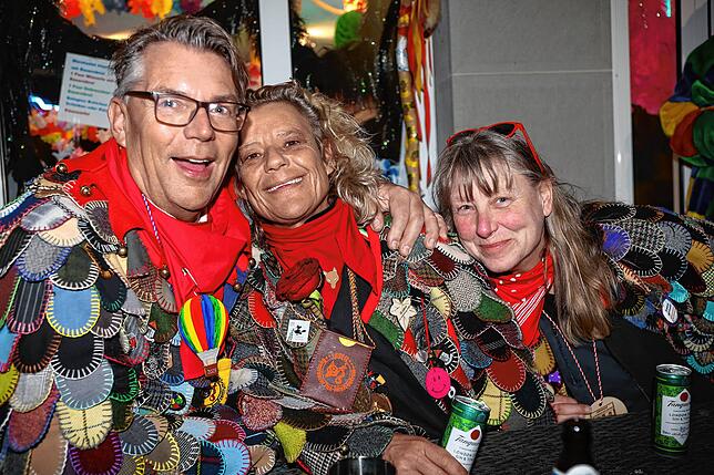Bild 30: So glückselig wird am Rosenmontag in Konstanz weitergefeiert