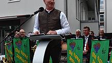Alfred Zwick stand als Ochsenwirt im Mittelpunkt des Jubiläums 400 Jahre Ochsen. Viele Menschen gratulierten ihm zu der gut geführten ...
