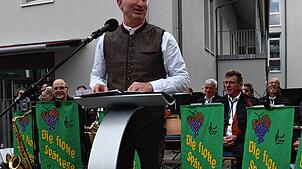 Alfred Zwick stand als Ochsenwirt im Mittelpunkt des Jubiläums 400 Jahre Ochsen. Viele Menschen gratulierten ihm zu der gut geführten ...