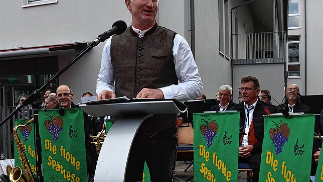 Alfred Zwick stand als Ochsenwirt im Mittelpunkt des Jubiläums 400 Jahre Ochsen. Viele Menschen gratulierten ihm zu der gut geführten ...