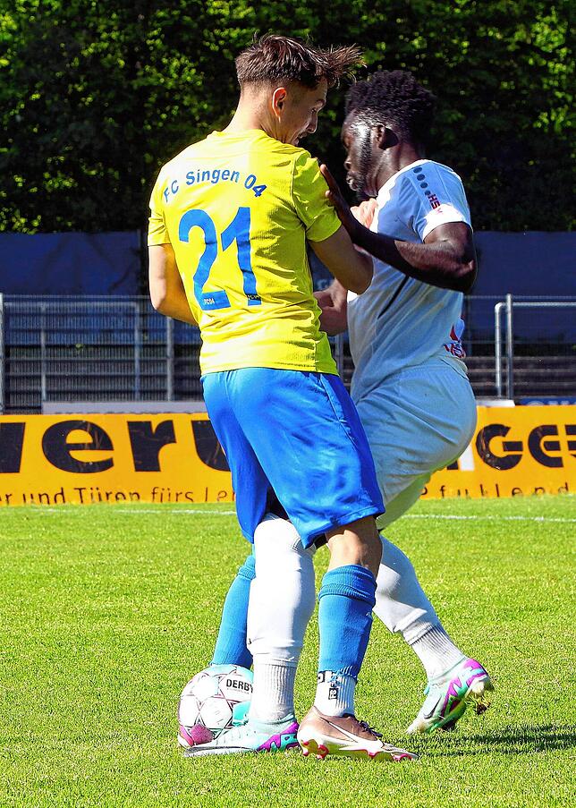 Bild 3: Verbandsligaderby zwischen SC Pfullendorf und FC Singen gewinnt der SCP mit 3:1