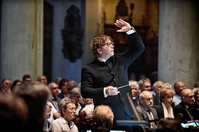 Marcus Bosch, Erster Gastdirigent der Philharmonie (hier im Konstanzer Münster), dirigiert das Eröffnungskonzert im September. Auf dem ...