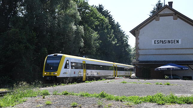 Espasingen: Der Ort hat zwar einen Bahnhof, an dem hält aber schon lange kein Zug mehr. Ein Bahnhalt wird schon lange gewünscht und mit ...