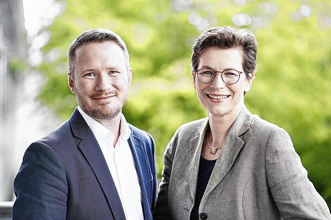 Sie stellen Fragen zusammen, die Schwerkranken und betroffenen Angehörigen auf der Seele brennen: Claudia Bausewein und Rainer Simader, ...