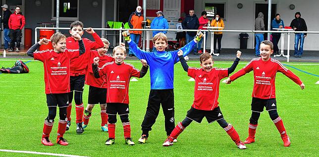 Unbeschwerte Freude: Die F-Junioren des FC Bergalingen – hier beim Spieltag im Oktober auf der heimischen Sportanlage – ...