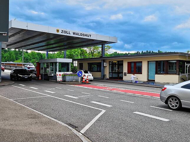 Zoll Waldshut, 8. Mai, 15 Uhr: noch immer ist die Lage ruhig. Grenzkontrollen der Bundespolizei finden nicht statt.