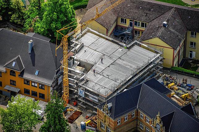 Die Größe des neuen Gebäudes ist aus der Luft gut zu erkennen. Es soll rund zwei drittel größer werden als der Vorgängerbau.