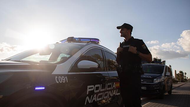 Die spanische Nationalpolizei hat auf Mallorca einen deutschen Türsteher festgenommen.