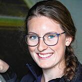 Christiane Fricker. Die 19-Jährige fuhr bereits als kleines Mädchen mit dem Traktor Grad ein.