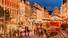 Dieses stimmungsvolle Bild der Marktstätte mit vielen Buden wird sich wohl frühestens 2021 wiederholen. Doch der Markt 2020 soll in ...
