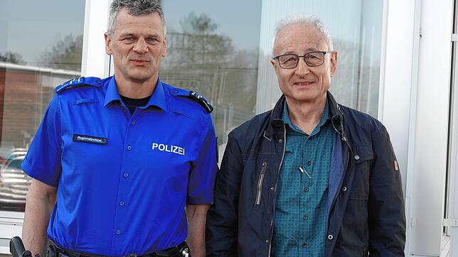 Hansueli Loosli (links) und Walter Jucker blickten gemeinsam auf das vergangene Polizei-Jahr zurück.