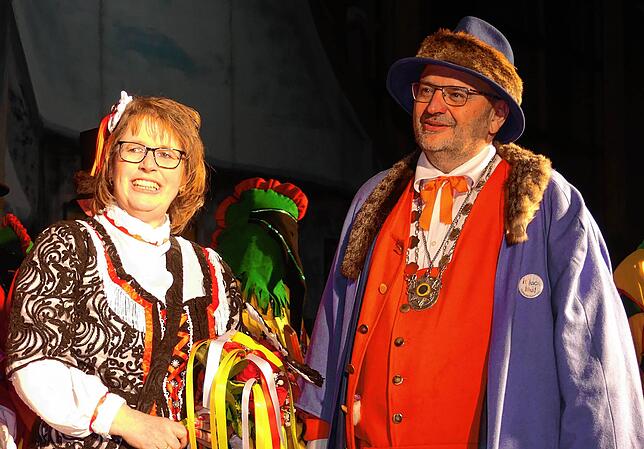 Die neue Narrenmutter Angelika Gmeiner mit Narrenvater Bernhard Tscholl.