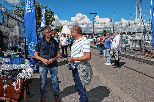 Bild 13: Internationale Bodenseewoche 2024: Entlang der Konstanzer Hafenmeile flanieren die Besucher