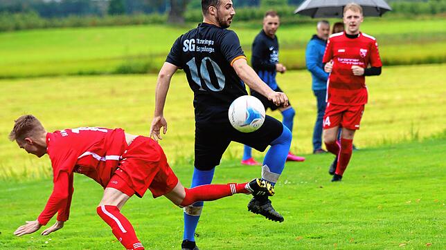Kaspar Abdulahad (Nummer 10) traf dreifach für die SG Stahringen/Espasingen in der Kreisliga A, Staffel 2. Den Sieg sicherte sich aber ...
