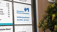 Der Eingang der Suchtberatungsstelle Konstanz. Suchterkrankte und Betroffene können sich in Konstanz an unterschiedliche Einrichtungen ...