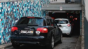 Für rund zwei Wochen wies das Parkleitsystem zu viele freie Parkplätze in der Augustinergarage aus, was zu Schlangen vor der Tiefgarage ...