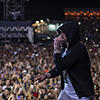 So tief, wie Eminem seine Kapuze ins Gesicht zieht, hätte man es kaum bemerkt: Der König des Hip-Hop trägt jetzt Bart.