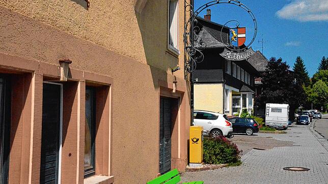 Das Areal rund um das ehemalige Rathaus und das geschlossene Hotel &bdquo;Adenia&ldquo; soll neu gestaltet werden.
