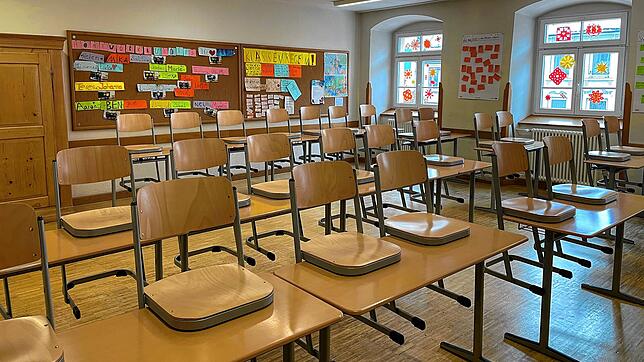 Ein leeres Klassenzimmer: Die Lockdowns, bei denen Schulen geschlossen waren, haben vermehrt bei Schülern zu Ängsten geführt. Hier ein ...