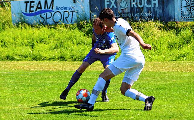 Bild 30: Enttäuschte Radolfzeller, jubelnde Villinger: Die besten Bilder vom Showdown in der Verbandsliga