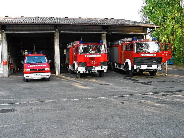 Die Freiwilligen Feuerwehr residiert in Volkertshausen mitten im Ort.