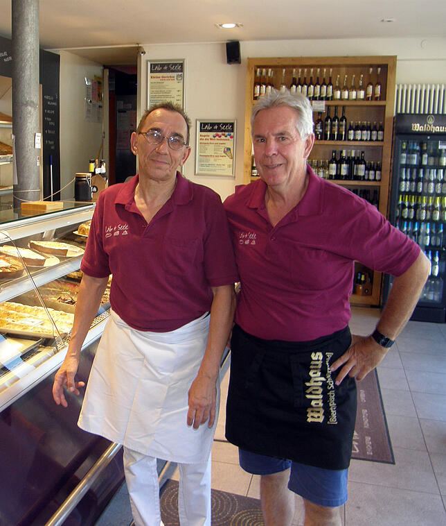 Robert Martin (rechts) will mit dem schon seit Jahren hier tätigen Bäckermeister Hans-Peter Stärk Laib & Seele in bewährter Form ...