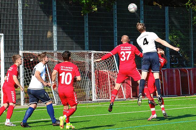 Bild 6: FV Lörrach-Brombach U23 feiert beim 3:0 gegen den FC Schlüchttal seinen zweiten Sieg in Folge &ndash; und wir haben die Bilder