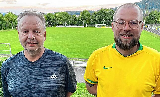 Daniel Moll (rechts, mit Trainerduo-Kollege Hannes Rüther) vom Aufsteiger SV Albbruck: „Die Mannschaft hat sich dank hartem Kampf und ...