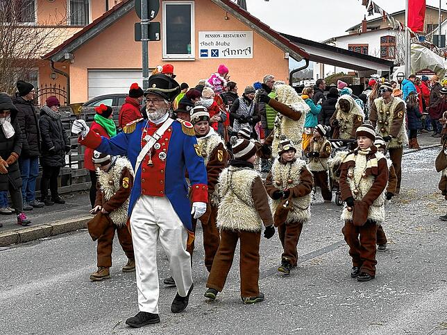 Bild 18: 50. Gründungstag der Mimmenhausener Bierkärhexen: Unsere Bildergalerie vom Umzug in Mimmenhausen
