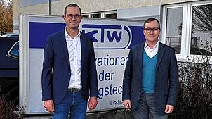 Für die Häfler KTW geht es als Tochterunternehmen der Carl Stahl Holding weiter, darüber freuen sich KTW-Geschäftsführer Günther Höfle ...