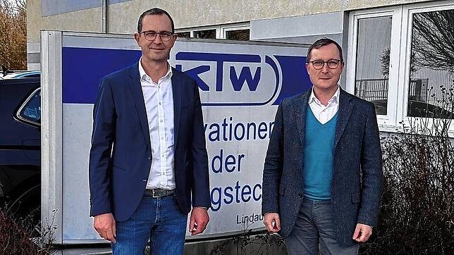 Für die Häfler KTW geht es als Tochterunternehmen der Carl Stahl Holding weiter, darüber freuen sich KTW-Geschäftsführer Günther Höfle ...